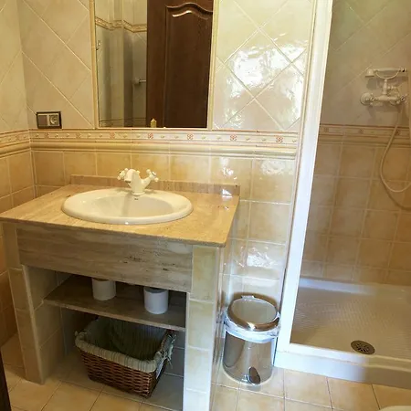 El Prau La Iglesia Porrua - Llanes Guest House Room photo